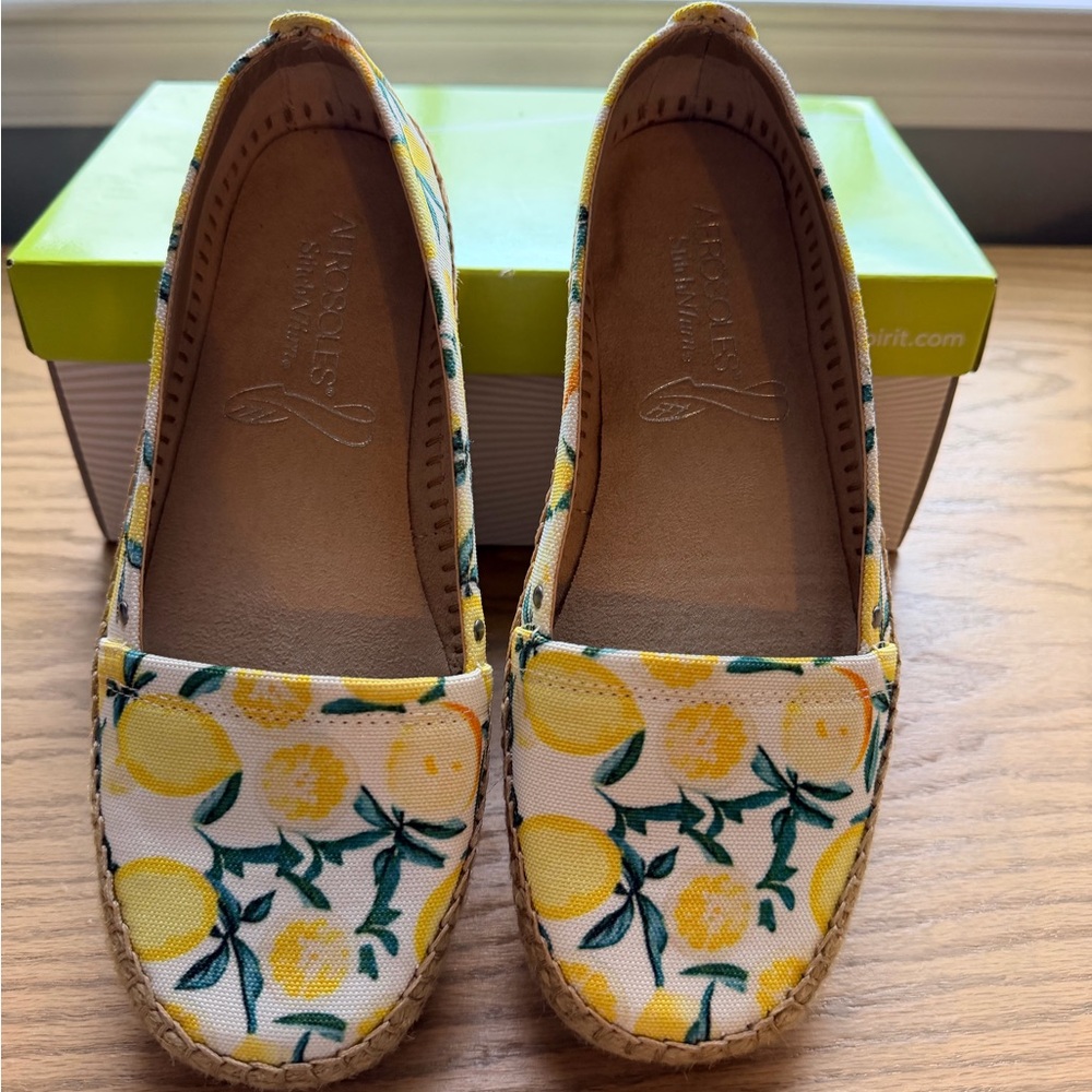 Easy Spirit Yellow and White Lemon Print Flats